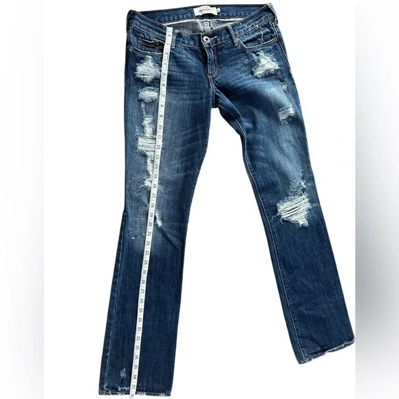 Abercrombie & Fitch Distressed Low-Rise Straight Leg Jeans – Size 30x32 - Picture 14 of 16